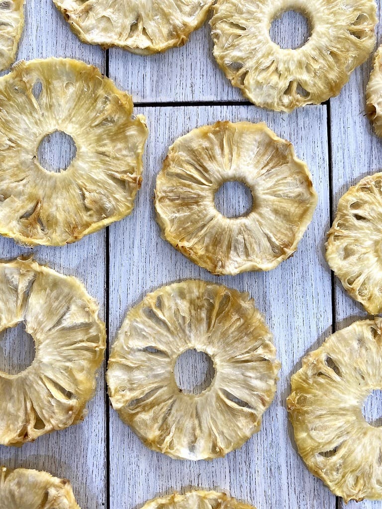 石垣島産の島パイン（ハワイ種）を使用した砂糖不使用・無添加のドライパイナップル